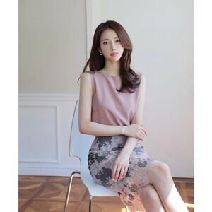 Chic Lace Pencil Skirt in Pink and Gray